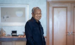 Cựu thủ tướng Malaysia đạp xe một tiếng mừng sinh nhật 100 tuổi
