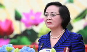 Bộ trưởng Nội vụ: Địa phương không thể cùng chung 'chiếc áo' Bộ trưởng Nội vụ: Địa phương không thể cùng chung 'chiếc áo'