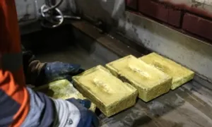 Giá vàng thế giới tiếp tục giảm