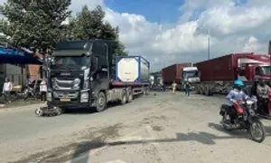 Ba người trong gia đình bị xe container cán tử vong tại TP HCM