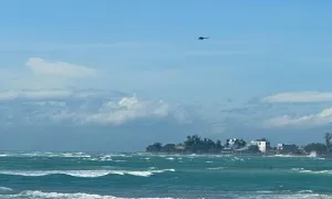 Cứu sống một trong ba người bị sóng cuốn trôi ở Lý Sơn